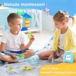 Copii învățând prin joc folosind metoda Montessori