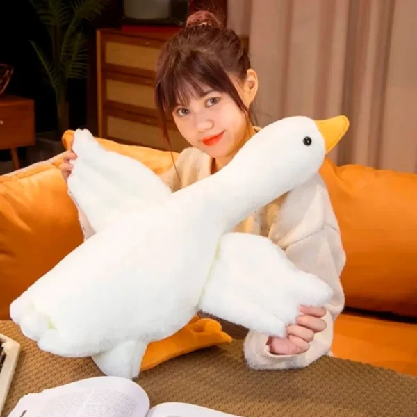 jucarie plus gasca 2 Jucarie de plus gasca tinuta in mana