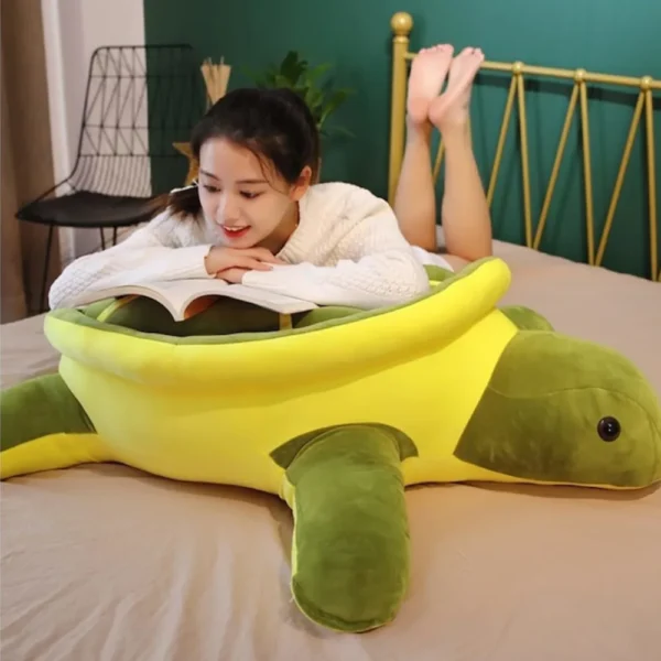 jucarie plus testoasa 4 Jucarie de plus broscuta testoasa utilizata pentru confort in timpul citirei unei carti in pat