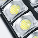 Lampa solara stradala 100W vazuta din apropriere