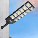 Lampa solara stradala 120W montata pe un perete