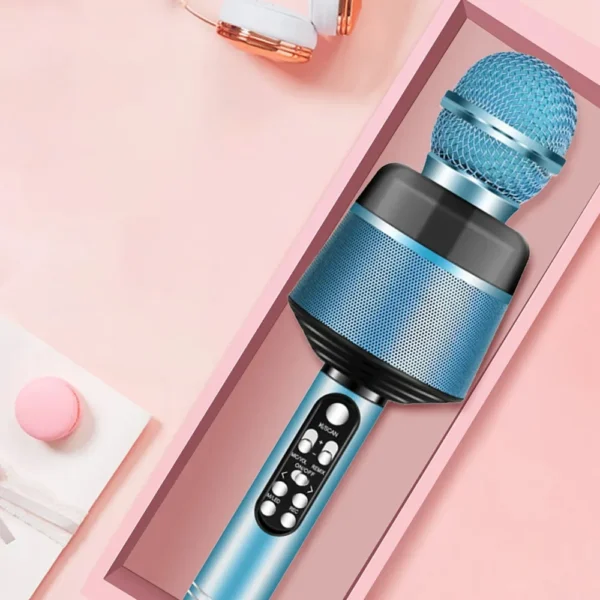 microfon wireless albastru 2 Microfon wireless in cutie pe masa