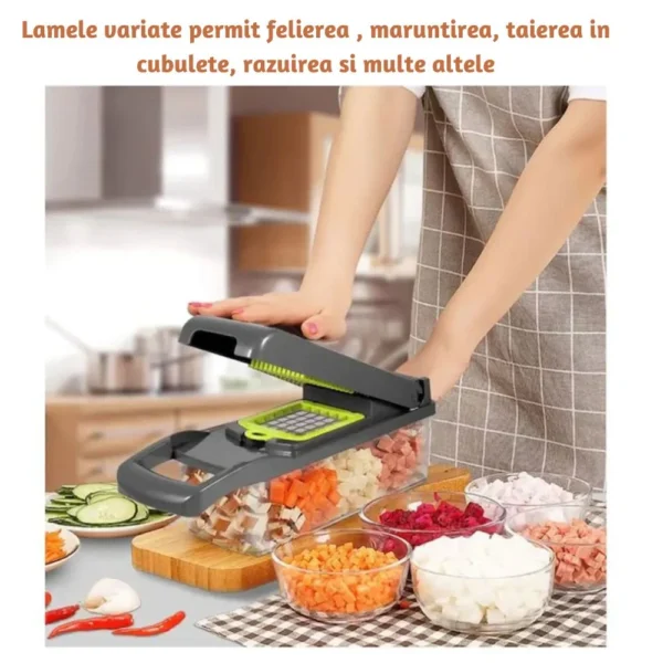 razatoare multifunctionala 14 piese pentru legume, fructi si branzeturi, gri/verde, impact vision® Femeie folosind răzătoare multifuncțională în bucătărie