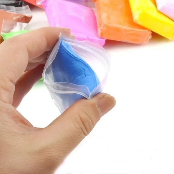 set 12 plastilina 5 Un pachet de plastilina desfacut