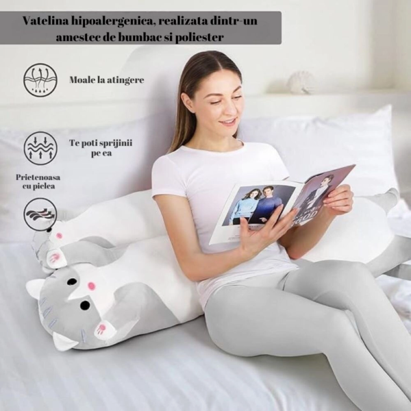 jucarie de plus pisica, tip perna, umplutura hipoalergenica, 110 cm, culoare gri jucarie de plus pisica, tip perna, umplutura hipoalergenica, 110 cm, culoare gri